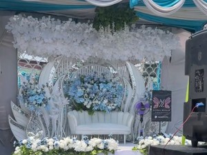 Pernikahan Viral Lengah Dikit Pindah Alam, Digelar Dekat Rel Kereta