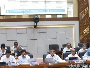 Wamenaker Noel Rapat Perdana di DPR: Saya Biasa di Luar Sana Demo