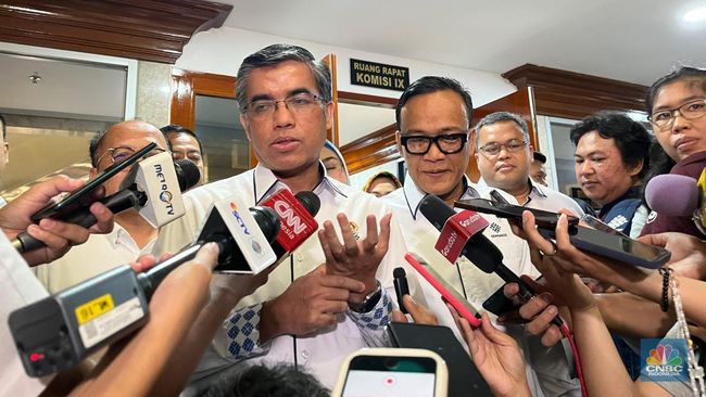 Menaker Kasih Bocoran Terbaru, Pengumuman UMP 2025 Batal Besok?