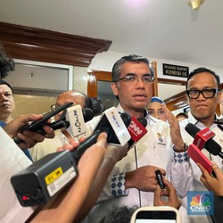 Menaker Tegaskan Tak Ada Opsi Bailout-Ambil Alih Selamatkan Sritex