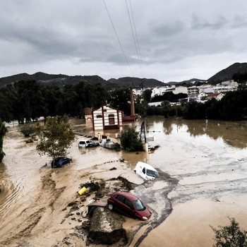 Potret Banjir Dahsyat Gulung Spanyol, Korban Tewas Setidaknya 95 Orang