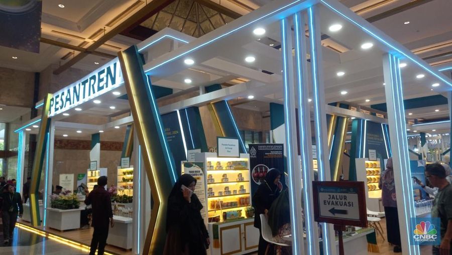 Pondok Pesantren Pesantren Sunan Pandanaran DI Yogyakarta dalam acara Indonesia Sharia Economic Festival 2024. (CNBC Indonesia/Arrijal Rachman)