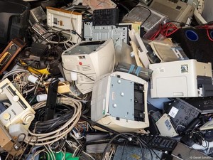 Studi: Limbah Elektronik dari Komputer AI Bisa Tak Terkendali
