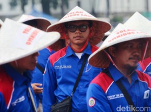 Buruh Buka-bukaan Alasan Tolak Rancangan Aturan UMP 2025