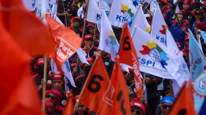 Buruh melakukan unjuk rasa di kawasan Patung Kuda, Jalan Merdeka Barat, Jakarta, Kamis (31/10/2024). (CNBC Indonesia/Faisal Rahman) Buruh melakukan unjuk rasa di kawasan Patung Kuda, Jalan Merdeka Barat, Jakarta, Kamis (31/10/2024). (CNBC Indonesia/Faisal Rahman)