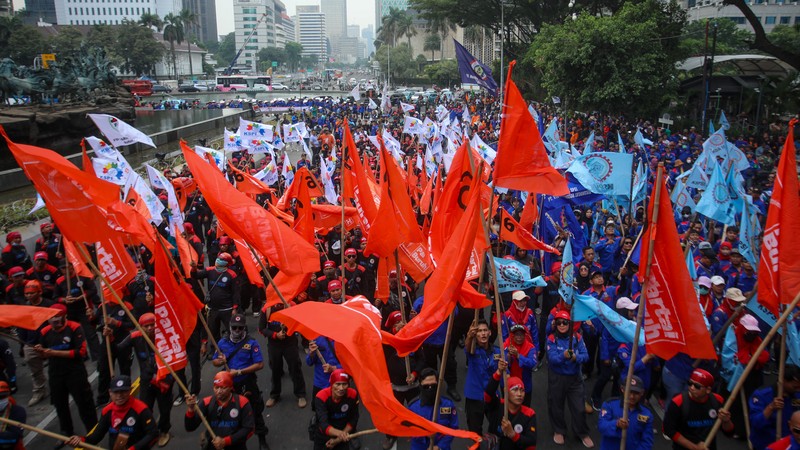 Buruh melakukan unjuk rasa di kawasan Patung Kuda, Jalan Merdeka Barat, Jakarta, Kamis (31/10/2024). (CNBC Indonesia/Faisal Rahman) Buruh melakukan unjuk rasa di kawasan Patung Kuda, Jalan Merdeka Barat, Jakarta, Kamis (31/10/2024). (CNBC Indonesia/Faisal Rahman)