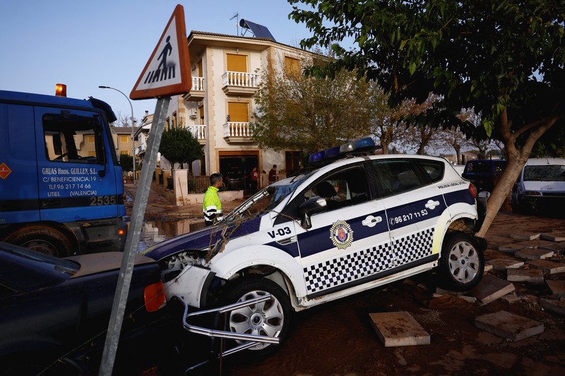 EUROPE-WEATHER/SPAIN-STORM Residents stand outside their homes next to damaged belongings after floods in Utiel, Spain, October 30, 2024. REUTERS/Susana Vera