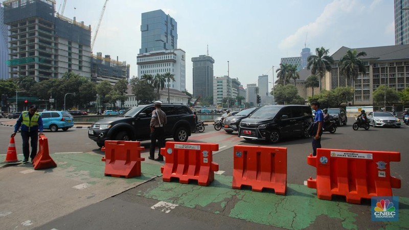Jelang demo buruh terkait putusan uji materil Mahkamah Konstitusi (MK) terhadap Undang-Undang Cipta Kerja. (վ/Faisal Rahman)