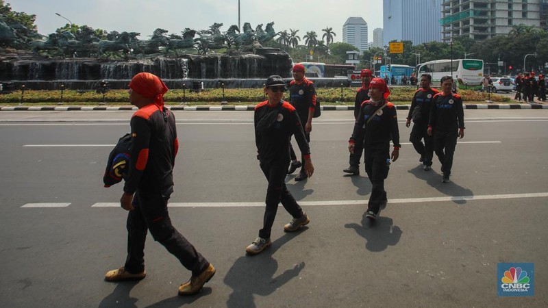 Jelang demo buruh terkait putusan uji materil Mahkamah Konstitusi (MK) terhadap Undang-Undang Cipta Kerja. (վ/Faisal Rahman)