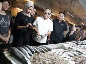 Sidak ke Pasar Kosambi, Zulhas: Harga Ayam Sedikit Naik, Beras Turun