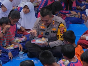 Keceriaan Bocah SD di Subang Saat Diberi Makan Siang Gratis Bergizi
