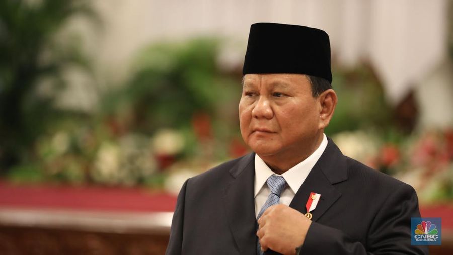 Presiden Prabowo Subianto (Prabowo) saat melantik menteri dan wakil menteri kabinet merah putih di Istana Negara, Jakarta. (CNBC Indonesia/Tri Susilo)