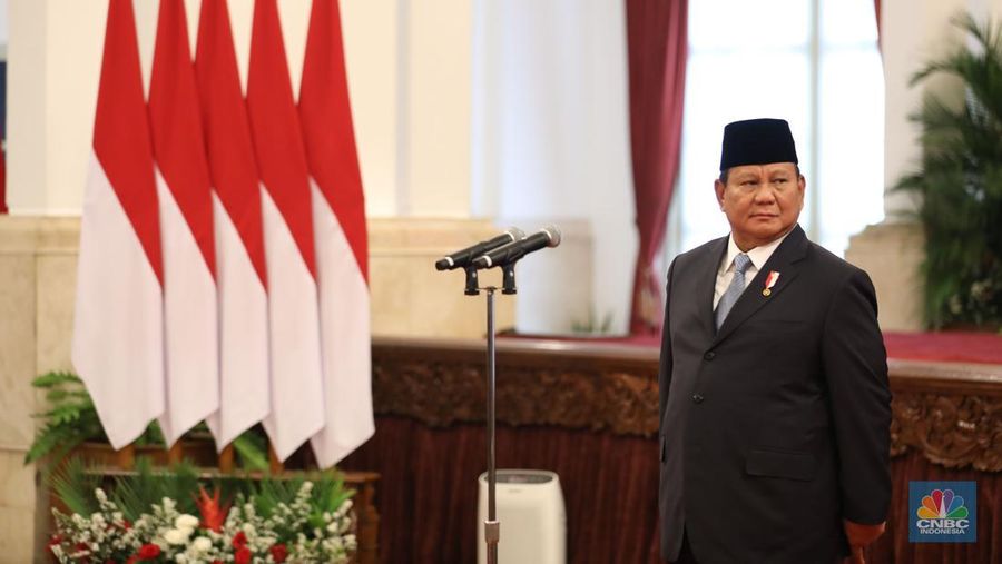 Presiden Prabowo Subianto (Prabowo) saat melantik menteri dan wakil menteri kabinet merah putih di Istana Negara, Jakarta. (CNBC Indonesia/Tri Susilo)