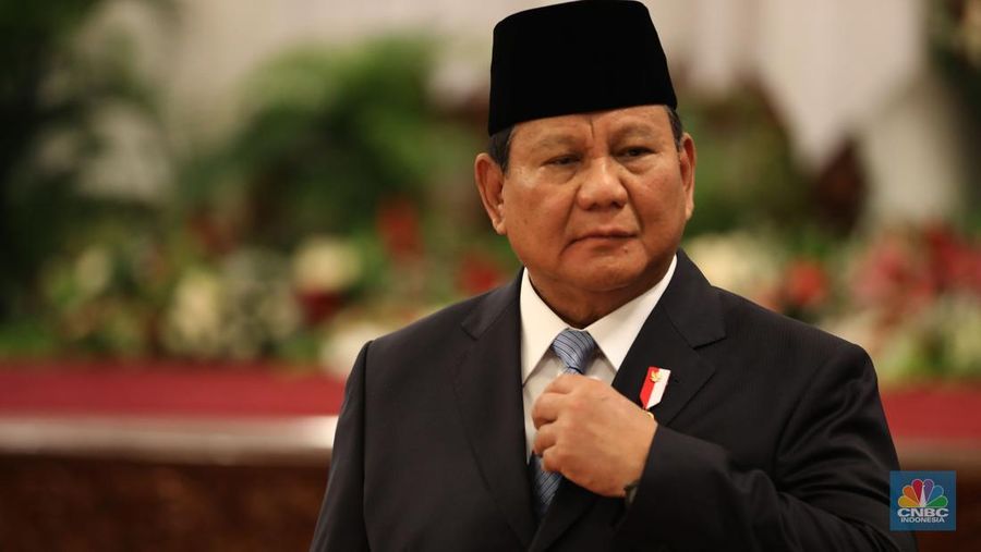 Presiden Prabowo Subianto (Prabowo) saat melantik menteri dan wakil menteri kabinet merah putih di Istana Negara, Jakarta. (²©²ÊÍøÕ¾/Tri Susilo)