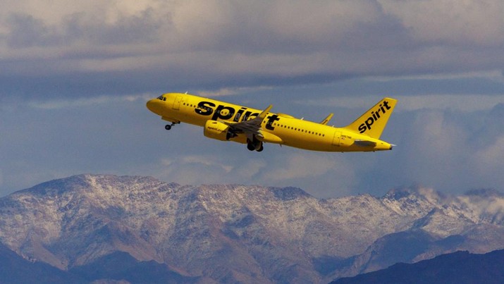 FILE PHOTO: FILE PHOTO: A Spirit Airlines commercial airliner flies after taking off from Las Vegas International Airport in Las Vegas, Nevada, U.S., February 8, 2024.  REUTERS/Mike Blake/File Photo/File Photo