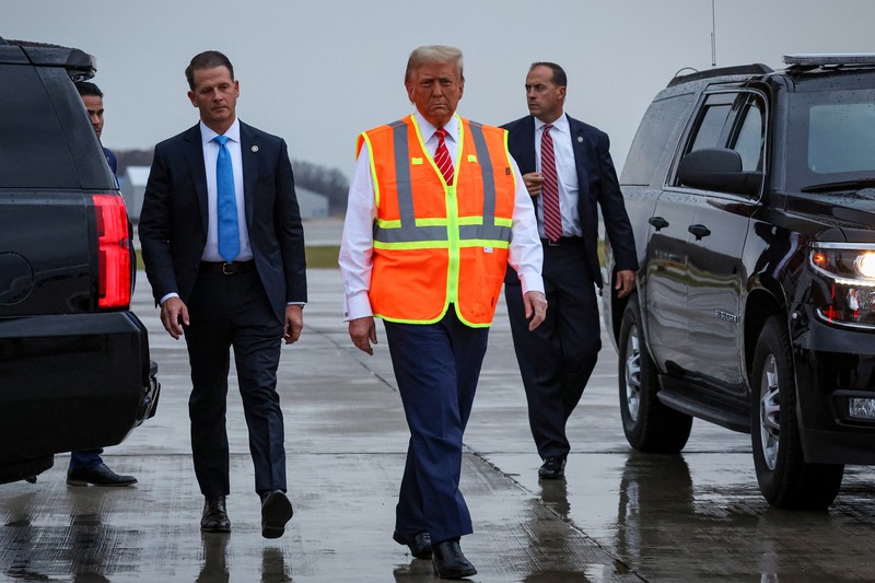 USA-ELECTION/TRUMP Republican presidential nominee and former U.S. President Donald Trump sits inside garbage truck as he wears a high-vis vest, on tarmac at Green Bay Austin Straubel International Airport in Green Bay, Wisconsin, U.S., October 30, 2024. REUTERS/Brendan McDermid