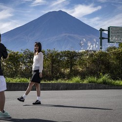Potret Fenomena Langka Gunung Fuji 'Botak' Tanpa Salju