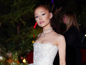 Ariana Grande Menangis Tanggapi Komentar Pedas tentang Bentuk Tubuhnya