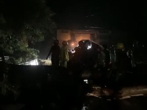 Poros Palopo-Toraja Tertutup Pohon Tumbang, Ambulans Bawa Jenazah Tertahan