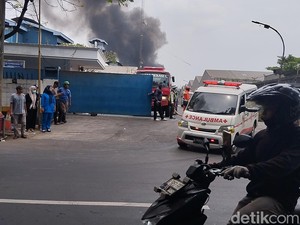 Kebakaran Pabrik di Kota Bekasi: 8 Orang Tewas, 4 Terluka