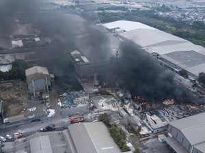 Kebakaran Maut Pabrik di Bekasi Akhirnya Padam Setelah 25 Jam