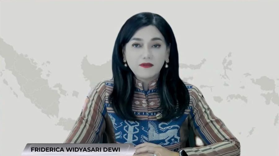 Kepala Eksekutif Pengawas Perilaku Pelaku Usaha Jasa Keuangan, Edukasi, dan Perlindungan Konsumen Merangkap Anggota Dewan Komisioner Otoritas Jasa Keuangan (OJK), Friderica Widyasari Dewi dalam Konferensi Pers Asesmen Sektor Jasa Keuangan dan Kebijakan OJK Hasil RDKB Oktober 2024 pada Jumat, (1/11/2024). (Tangkapan Layar Youtube Otoritas Jasa Keuangan)