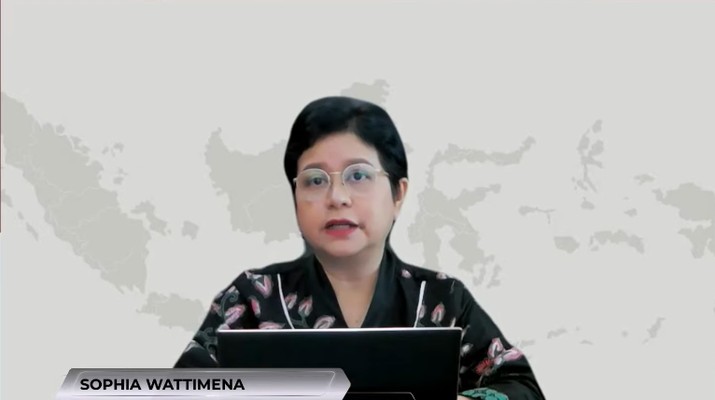 Ketua Dewan Audit merangkap Anggota Dewan Komisioner Otoritas Jasa Keuangan (OJK), Shopia Issabella Watimena dalam Konferensi Pers Asesmen Sektor Jasa Keuangan dan Kebijakan OJK Hasil RDKB Oktober 2024 pada Jumat, (1/11/2024). (Tangkapan Layar Youtube Otoritas Jasa Keuangan)