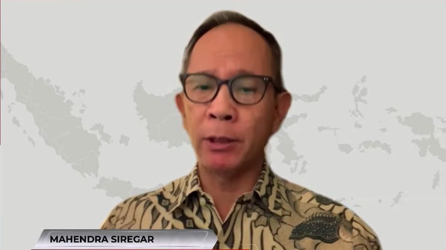 Ketua Dewan Komesaris Otoritas Jasa Keuangan (OJK), Mahendra Siregar dalam Konferensi Pers Asesmen Sektor Jasa Keuangan dan Kebijakan OJK Hasil RDKB Oktober 2024 pada Jumat (1/11/2024). (Tangkapan Layar Youtube Otoritas Jasa Keuangan)