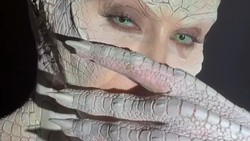 Video: Kim Kardashian hingga Kelly Clarkson Tampil Unik Rayakan Halloween