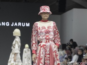 Video: Teknik Watercolour dalam Pesona Fesyen Bertema Flower