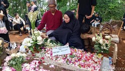 Duka Selimuti Pemakaman Anak Drummer Band Matta yang Tenggelam di Bali