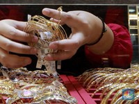 Warga China Ditangkap, Jual Emas Palsu