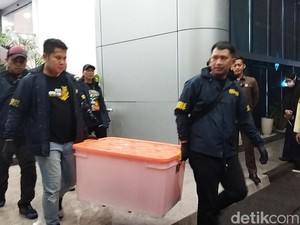 Polisi Geledah 3 Lantai Gedung Komdigi, Sita Laptop Tersangka Buka Akses Judol