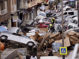 Penampakan Dashyatnya Banjir Bandang di Valencia Spanyol