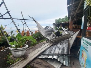 2 Warung-Tempat Penetasan Penyu di Buleleng Rusak Diterjang Angin Kencang