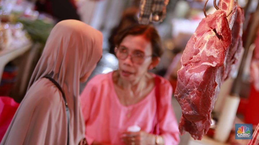 Suasan aktivitas jual beli di kawasan Pasar Minggu, Jakarta, Jumat, (01/11/2024). (CNBC Indonesia/Muhammad Sabki)