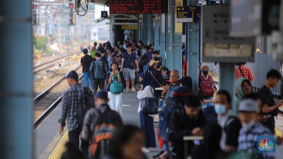 Suasana pengerjaan proyek pembangunan Stasiun Baru Tanah Abang, Jakarta, Jumat (1/11/2024). (CNBC Indonesia/Faisal Rahman)
