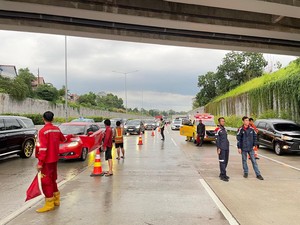 Tol Cinere-Serpong Macet Akibat Tanggul Tol di Km 35+200 Jebol
