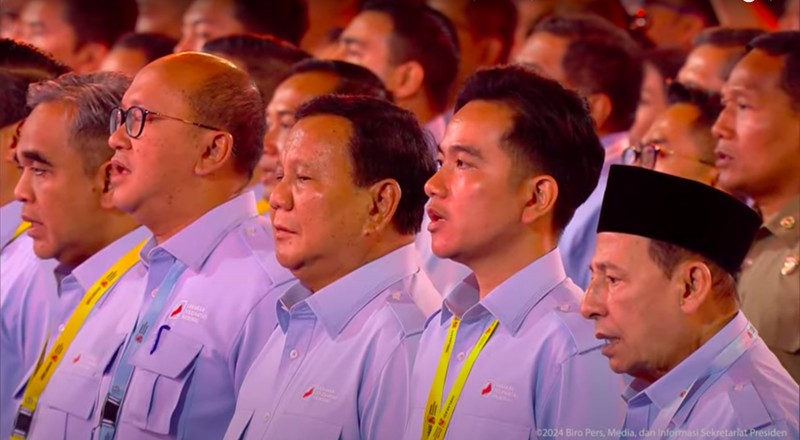 Ribuan pendukung Presiden Prabowo Subianto terlihat mulai memadati kawasan Gelora Bung Karno (GBK) pada Sabtu (2/11/2024), untuk menghadiri deklarasi Gerakan Solidaritas Nasional (GSN) di Indonesia Arena. (CNBC Indonesia/Verda Nano Setiawan)