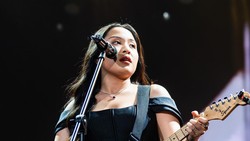 Ketika Bernadya Adalah Reinkarnasi Diri Rossa yang Galau Lewat Lagu