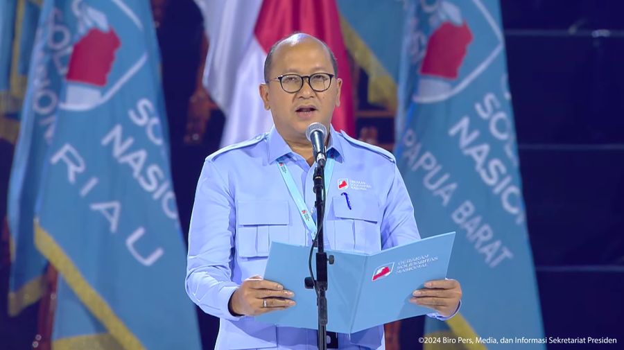 Ribuan pendukung Presiden Prabowo Subianto terlihat mulai memadati kawasan Gelora Bung Karno (GBK) pada Sabtu (2/11/2024), untuk menghadiri deklarasi Gerakan Solidaritas Nasional (GSN) di Indonesia Arena. (CNBC Indonesia/Verda Nano Setiawan)