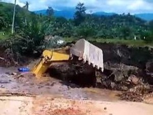 Detik-detik Ekskavator Tertimbun Akibat Likuifaksi di Mamuju Tengah