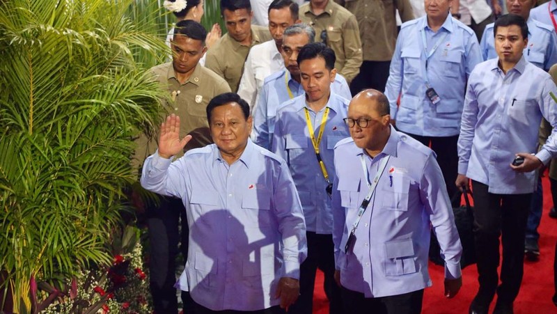 Ribuan pendukung Presiden Prabowo Subianto terlihat mulai memadati kawasan Gelora Bung Karno (GBK) pada Sabtu (2/11/2024), untuk menghadiri deklarasi Gerakan Solidaritas Nasional (GSN) di Indonesia Arena. (CNBC Indonesia/Verda Nano Setiawan)