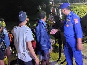 Momen Dramatis Penyelamatan Nelayan Sumenep Terombang-ambing 9 Jam di Laut