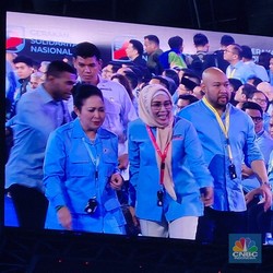 Riuh Tepuk Tangan Relawan GSN Saat Prabowo Sapa Titiek