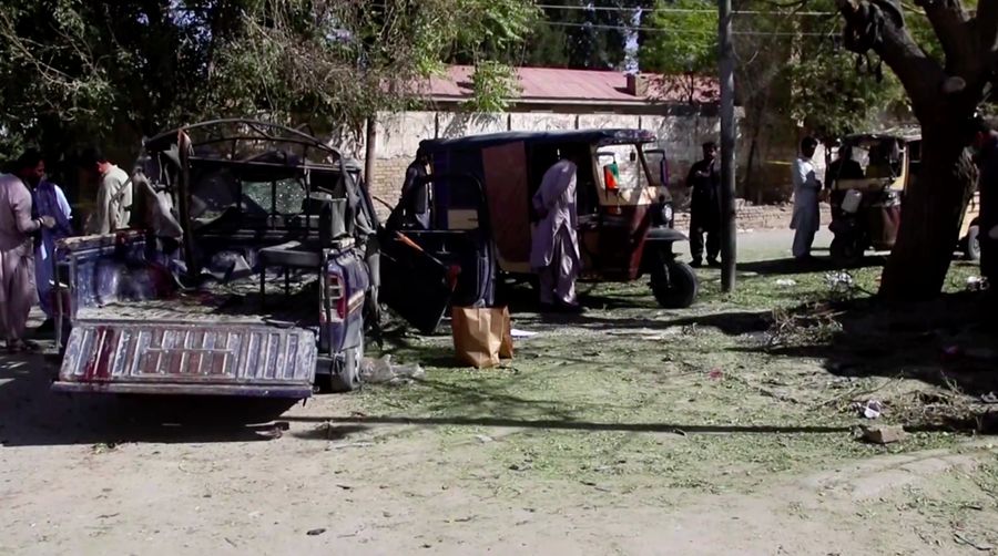 Serangan bom terjadi di dekat sebuah sekolah putri di Pakistan barat dan menewaskan tujuh orang, termasuk lima anak-anak. Serangan bom ini menargetkan para polisi yang mengawal para petugas vaksinasi polio pada hari Jumat (1/11/2024). (Tangkapan Layar Video Reuters/)