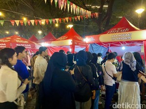 Gokil! Antrean 5 Tenant di Pucuk Coolinary Festival Ini Makin Malam Makin Ramai