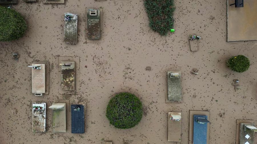 A firefighter searches for possible victims inside cars damaged following heavy rains that caused floods, in Alfafar, Valencia, Spain, November 1, 2024. REUTERS/Susana Vera