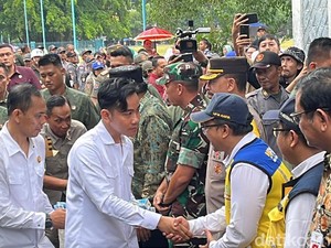 Gerimis, Gibran Cek Aktivasi Alun-alun Utara Keraton Solo