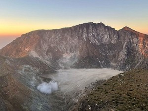 Bertualang Penuh Tantangan ke Gunung Egon yang Menakjubkan